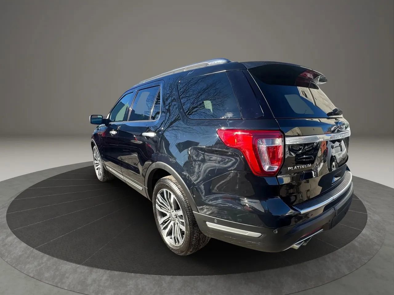 Used 2018 Ford Explorer Platinum image 7