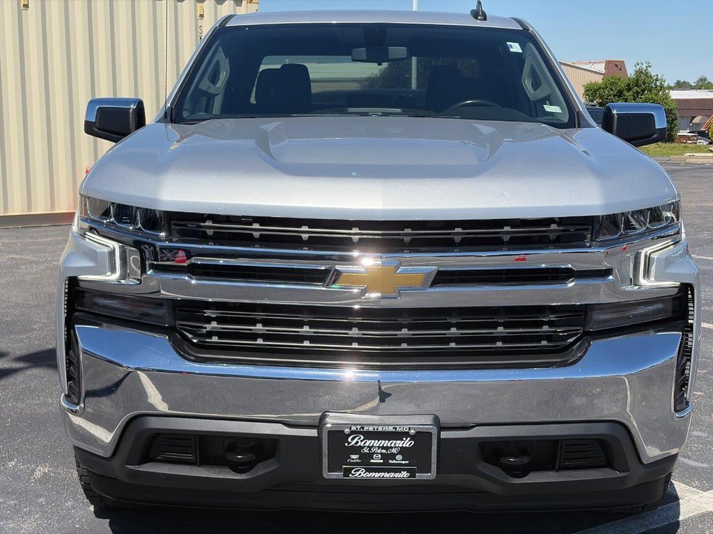 Used 2022 Chevrolet Silverado 1500 LT AWD/4WD image 2