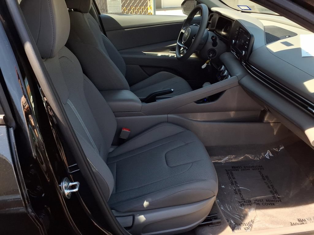 Used 2024 Hyundai Elantra SE FWD image 23