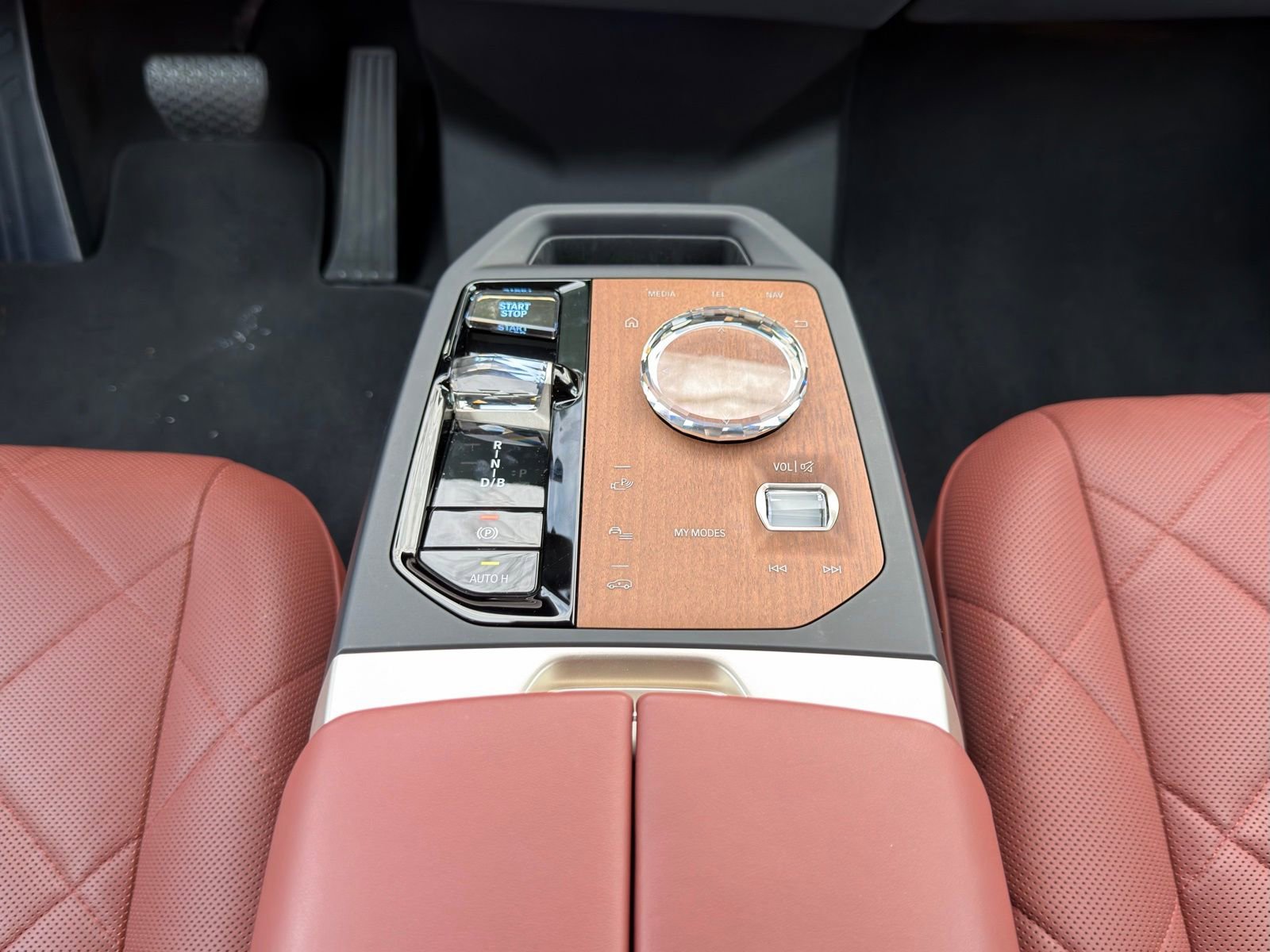 Used 2023 BMW iX xDrive50 w/ Premium Package image 19