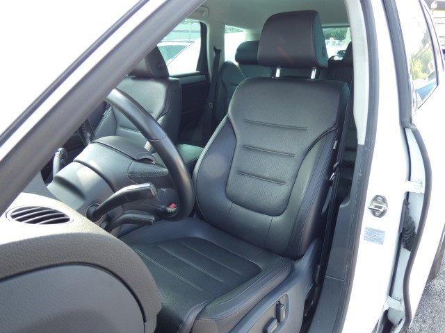Used 2013 Volkswagen Touareg Sport image 24