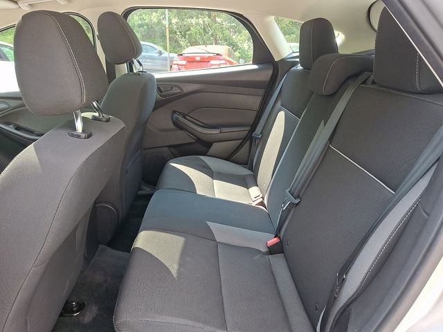 Used 2012 Ford Focus SE w/ SE Winter Pkg FWD image 16