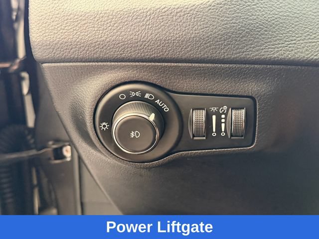 Used 2021 Jeep Compass Latitude w/ Driver Assistance Group FWD image 22