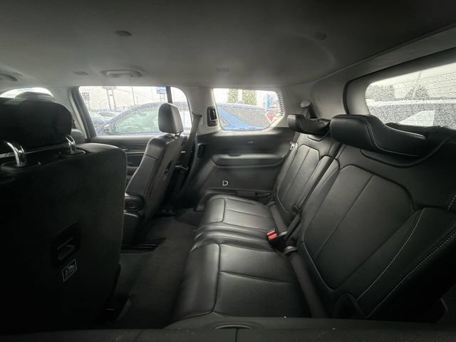 Used 2023 Jeep Grand Cherokee L Limited AWD/4WD image 18