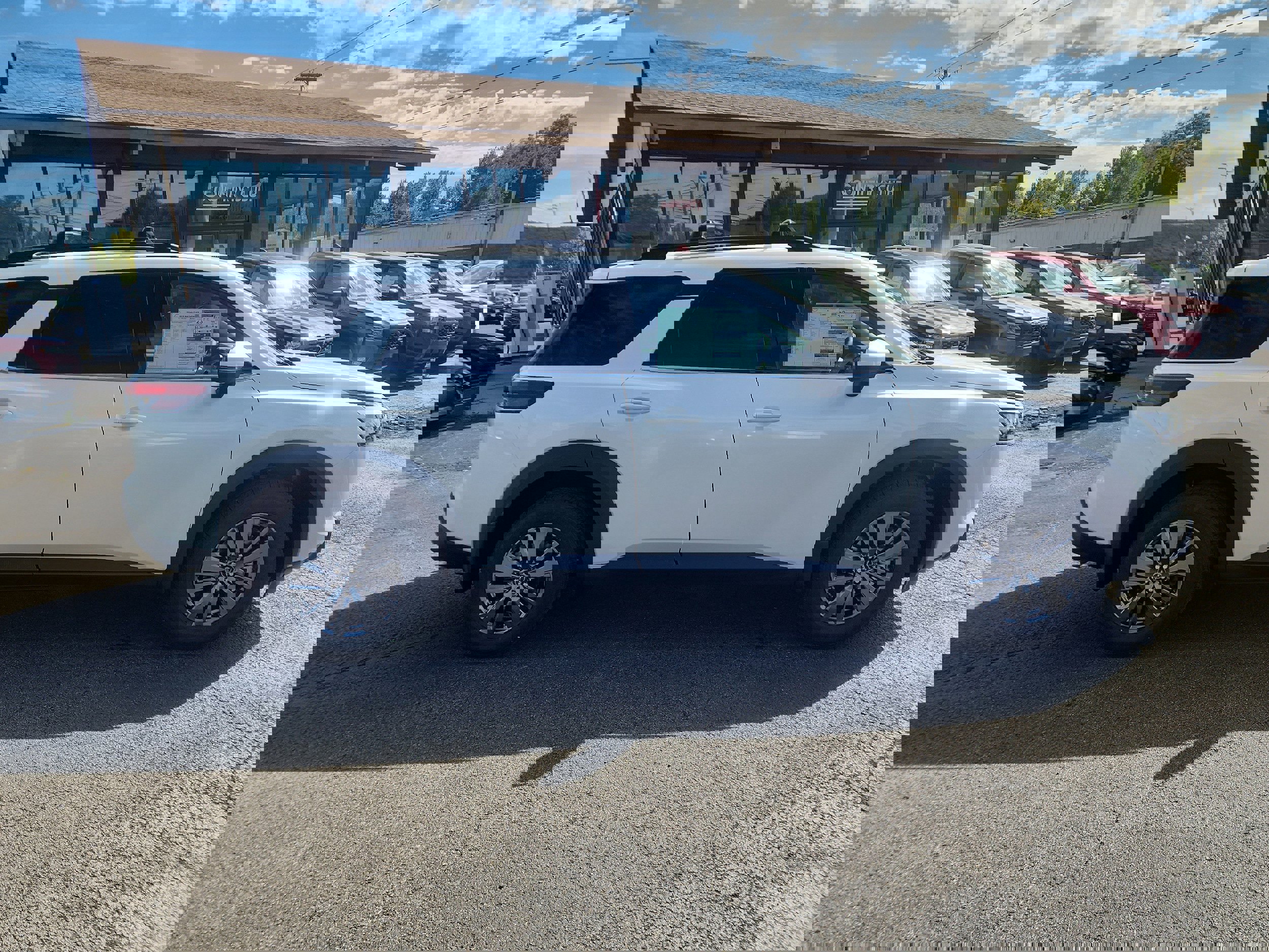 New 2025 Nissan Pathfinder SV w/ Black Appearance Package image 9