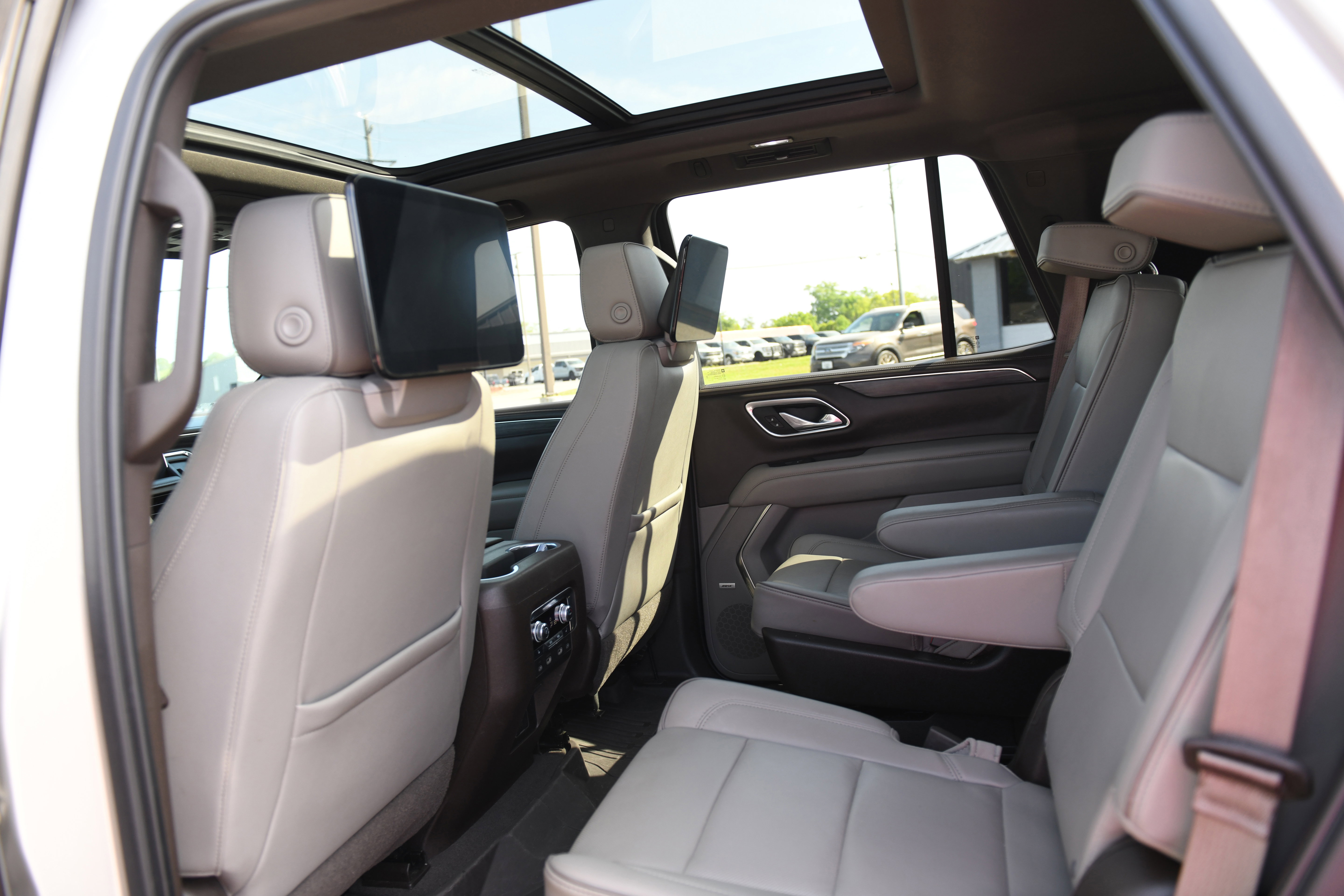 Used 2021 GMC Yukon SLT w/ SLT Luxury Plus Package image 15