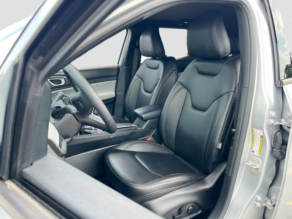 Used 2024 Jeep Compass Latitude AWD/4WD image 19