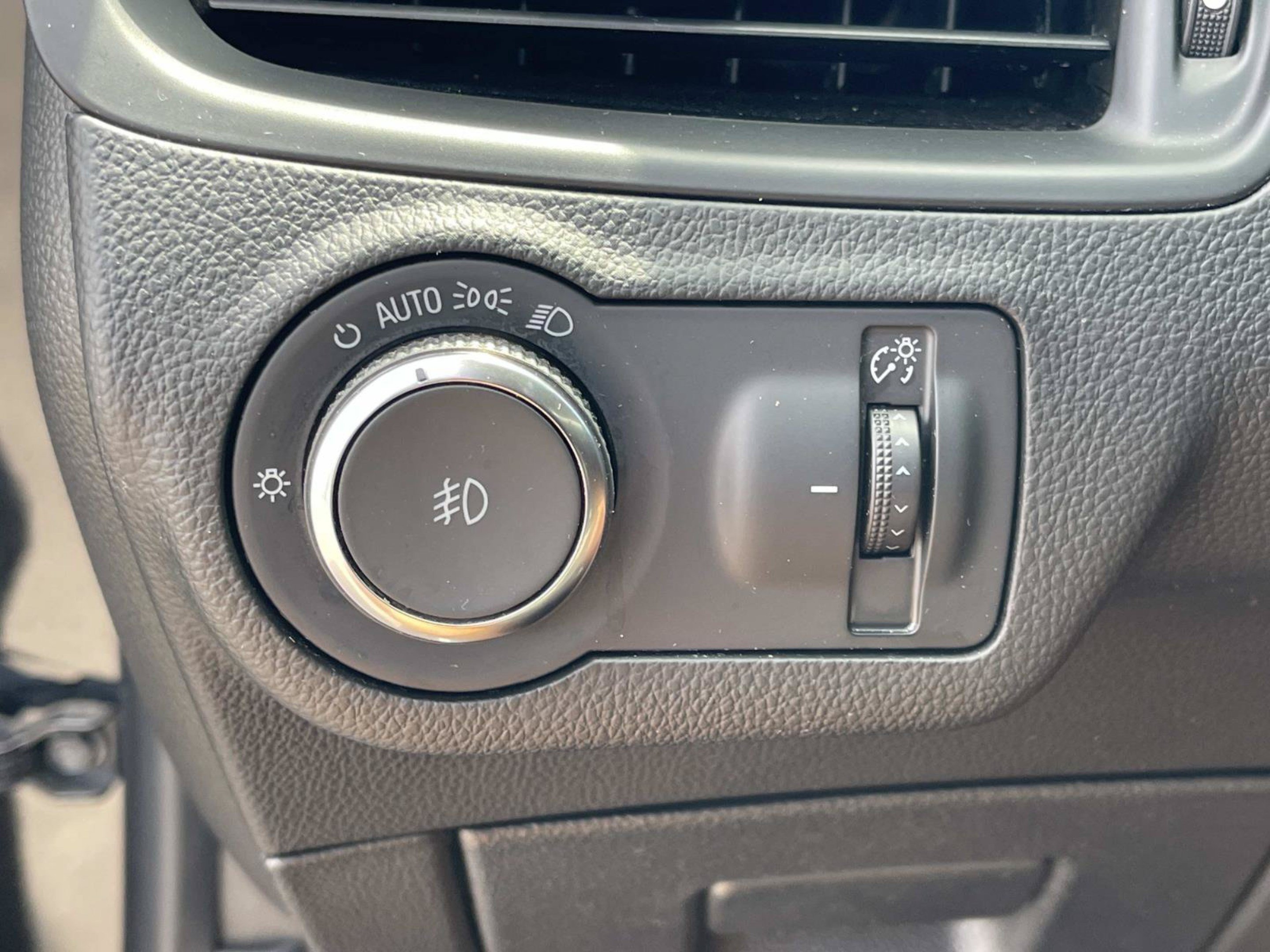 Used 2020 Buick Envision Essence FWD image 36
