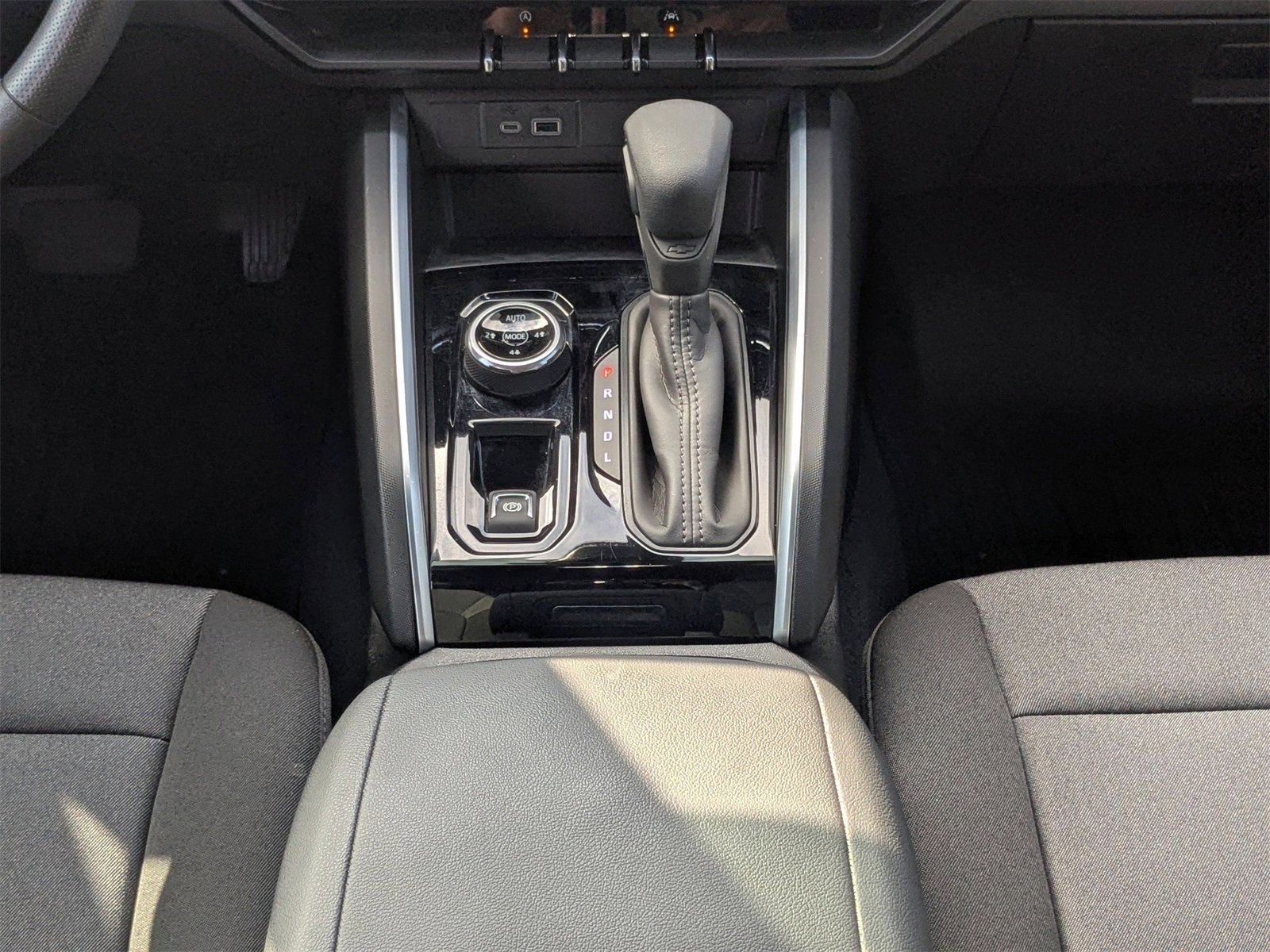 Used 2024 Chevrolet Colorado Trail Boss image 19