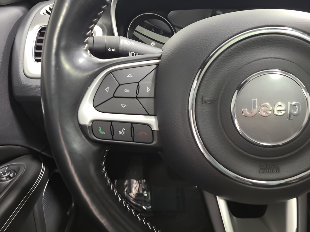 Used 2021 Jeep Compass Latitude w/ Sun and Sound Group AWD/4WD image 27