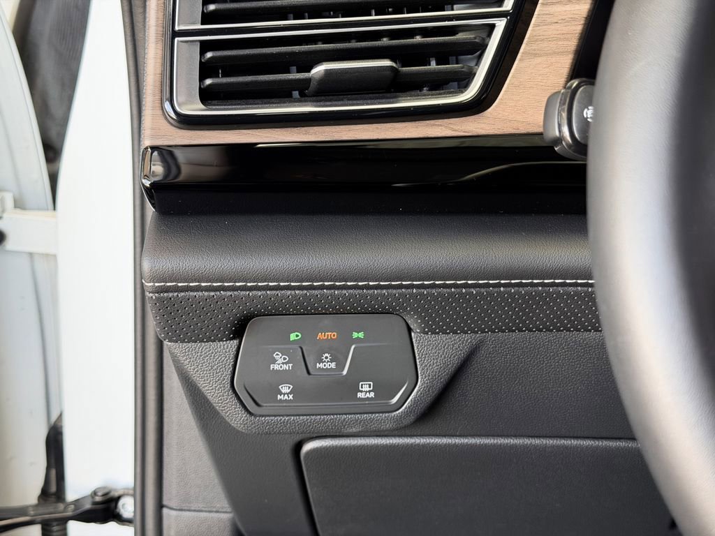 Used 2024 Volkswagen Atlas SE image 21