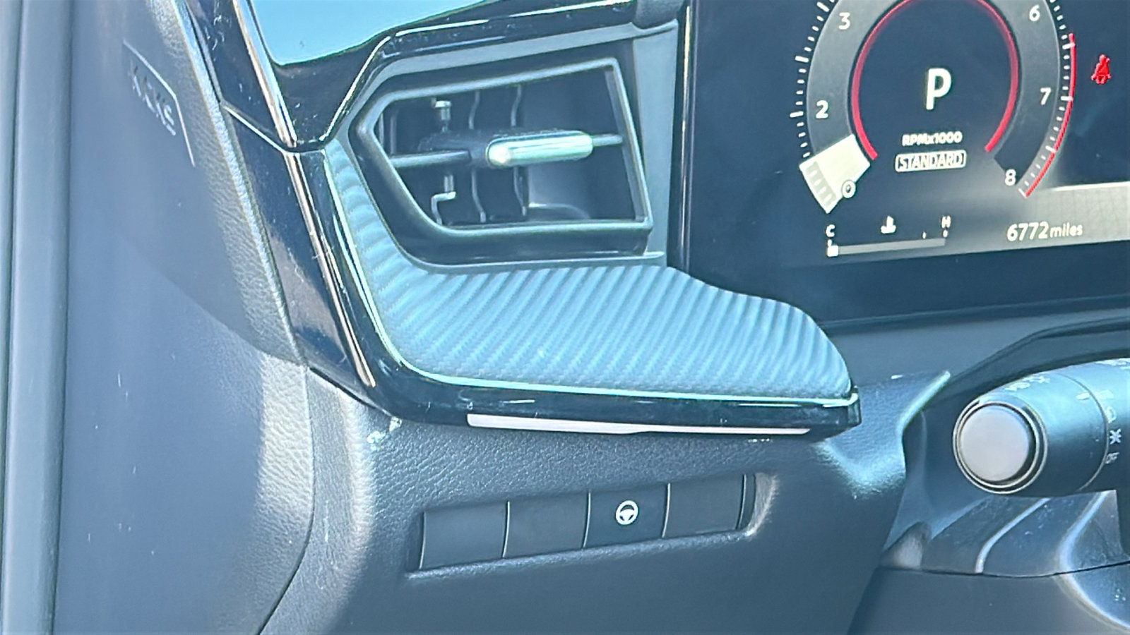 Certified 2025 Nissan Kicks SR image 17