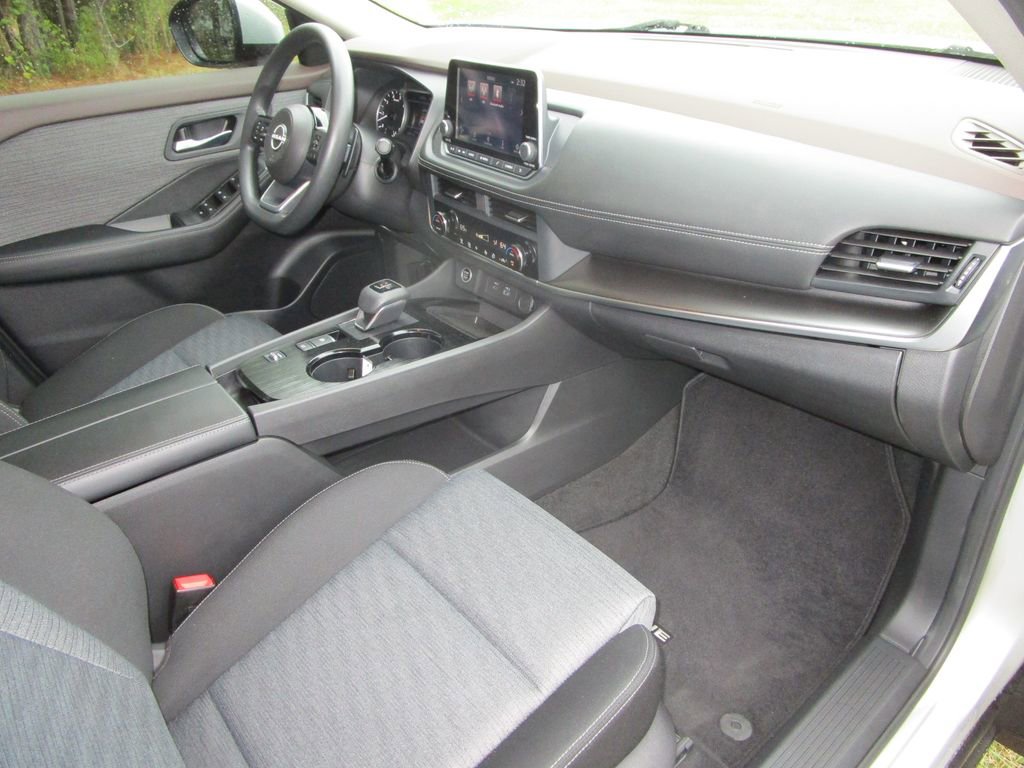 Used 2023 Nissan Rogue SV image 24