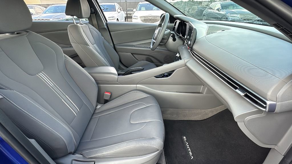 Used 2023 Hyundai Elantra SEL image 15