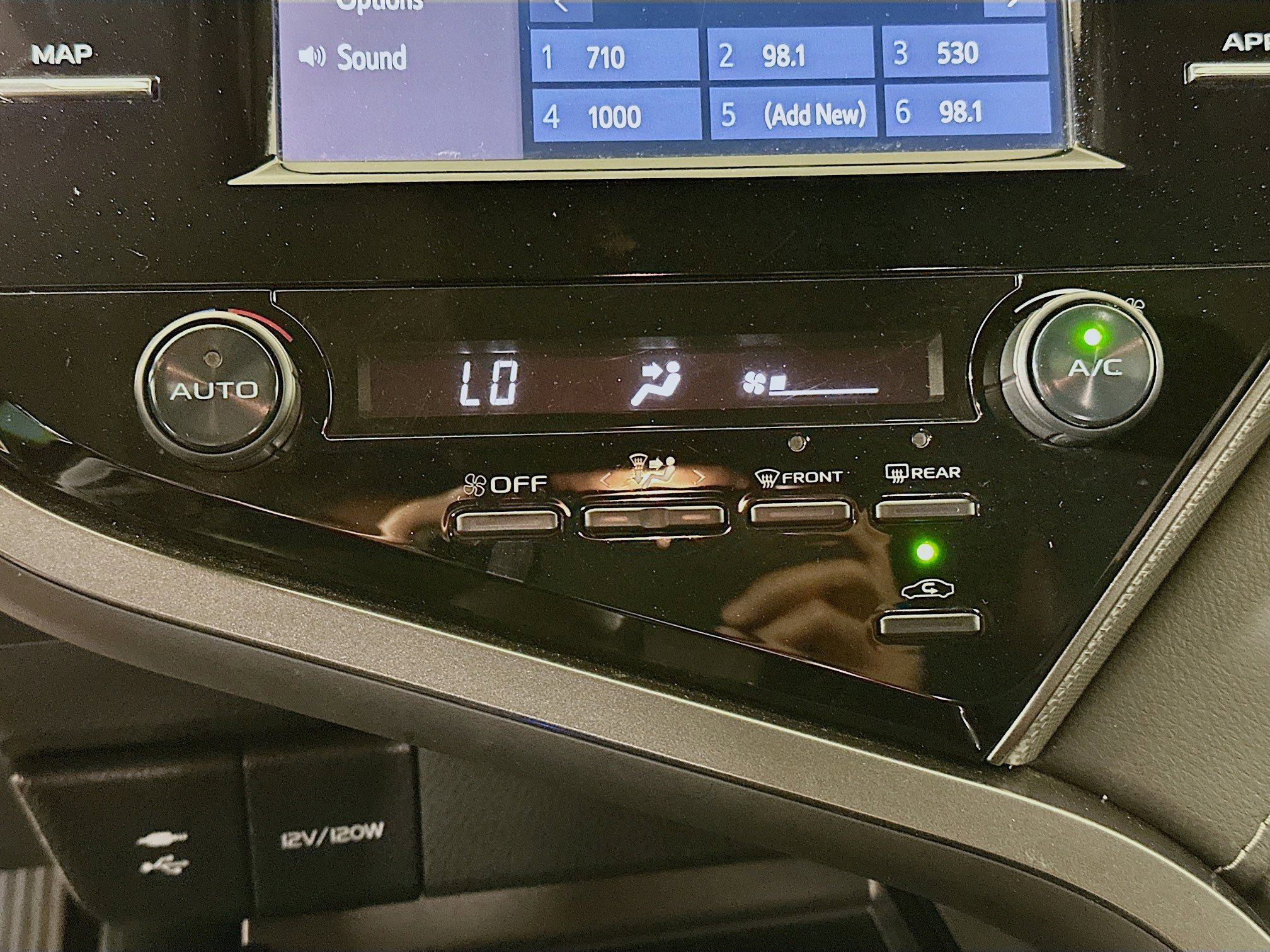 Used 2019 Toyota Camry SE image 22