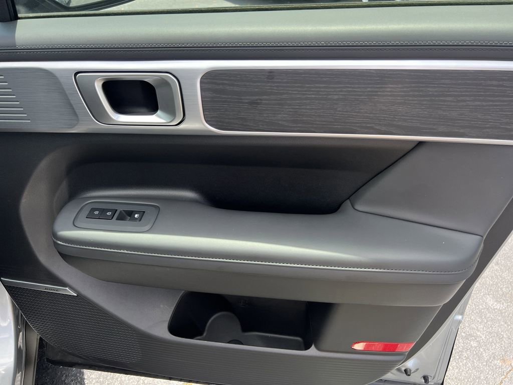 Used 2024 Hyundai Santa Fe Limited image 16