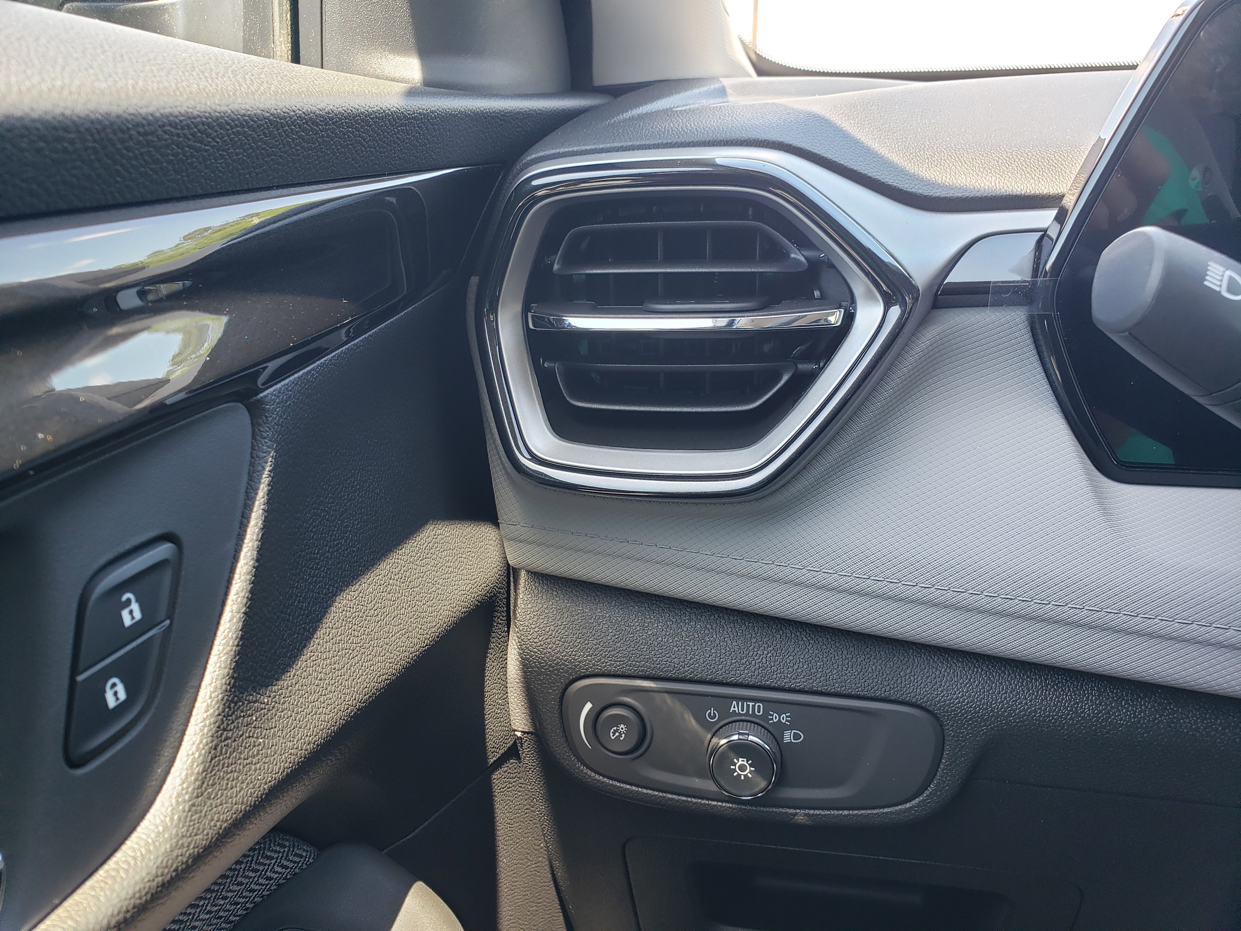 New 2026 Chevrolet TrailBlazer LS FWD image 14