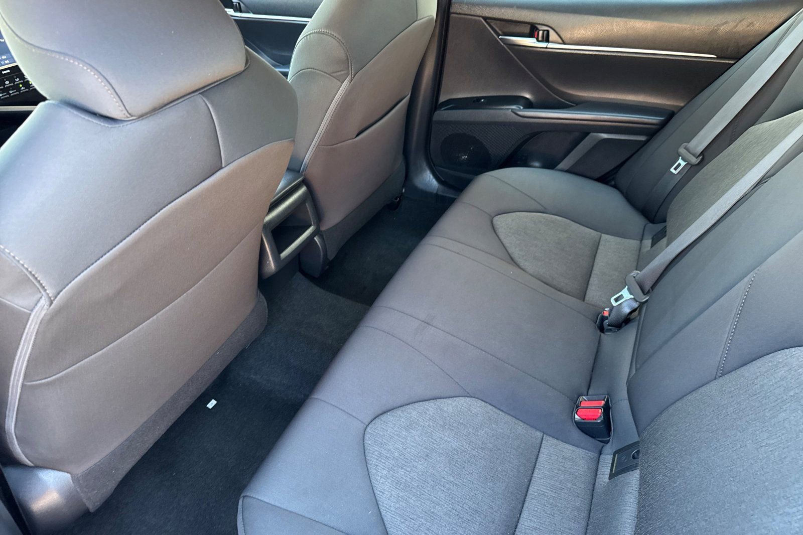 Used 2020 Toyota Camry LE image 12