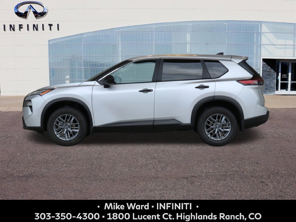 Used 2024 Nissan Rogue S AWD/4WD image 2