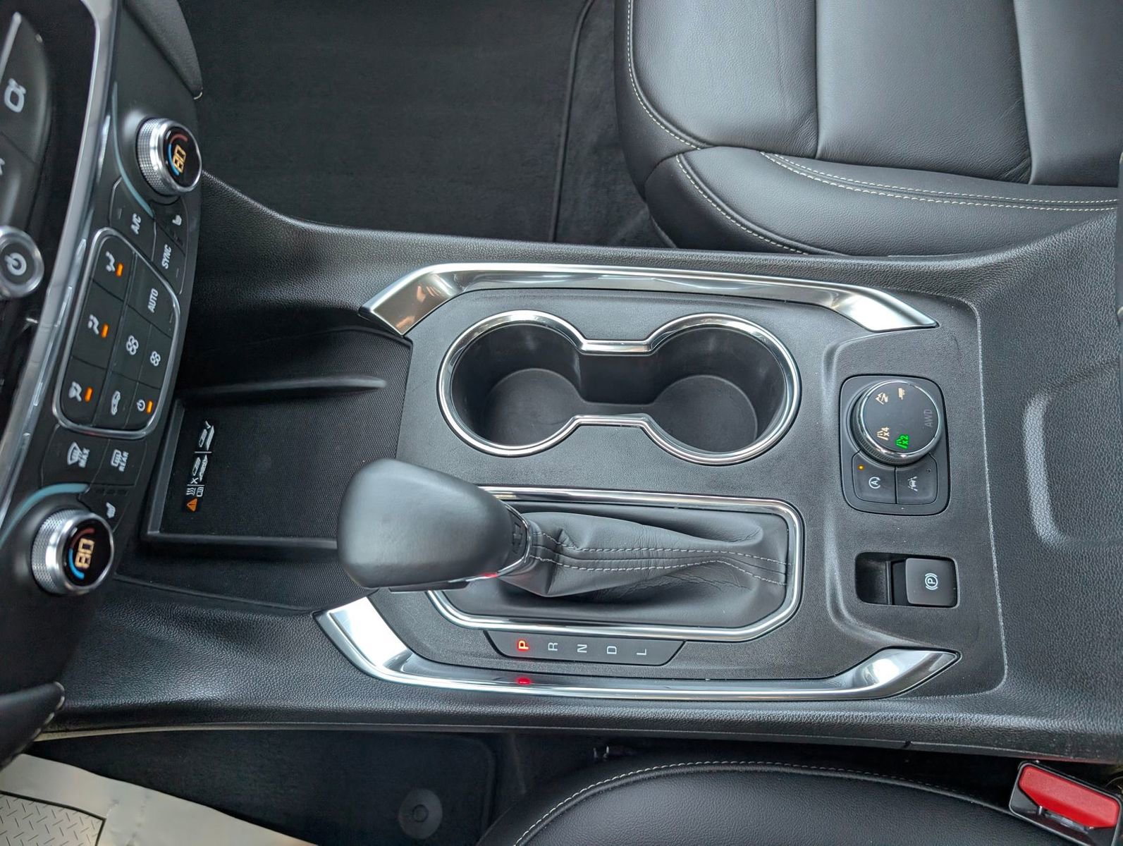 Used 2023 Chevrolet Traverse LT w/ LT Premium Package image 23