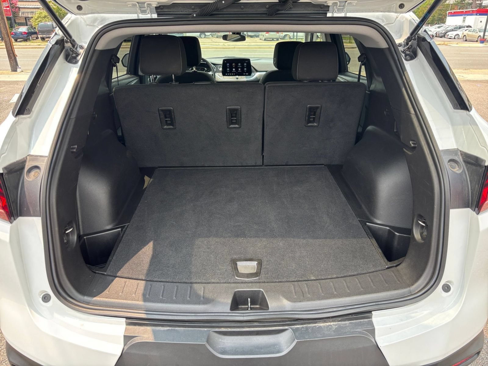 Used 2025 Chevrolet Blazer LT FWD image 31