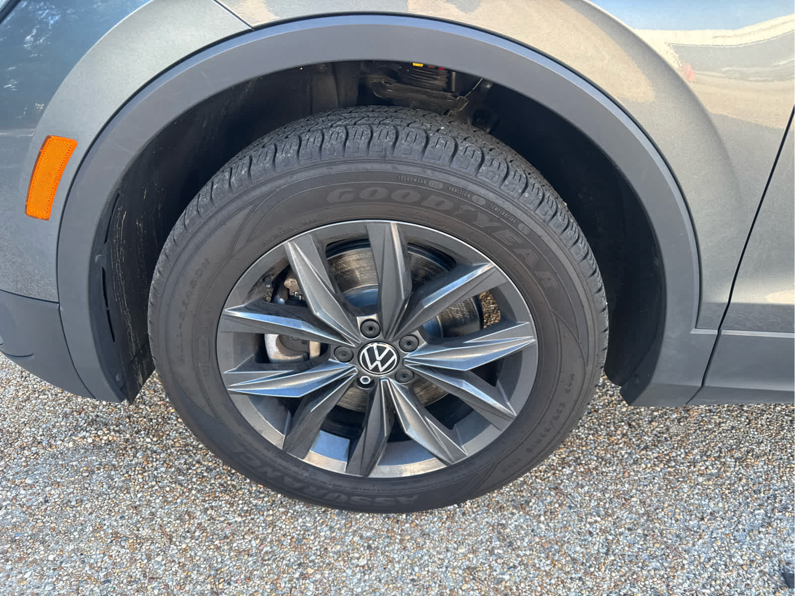 Used 2023 Volkswagen Tiguan SE AWD/4WD image 12