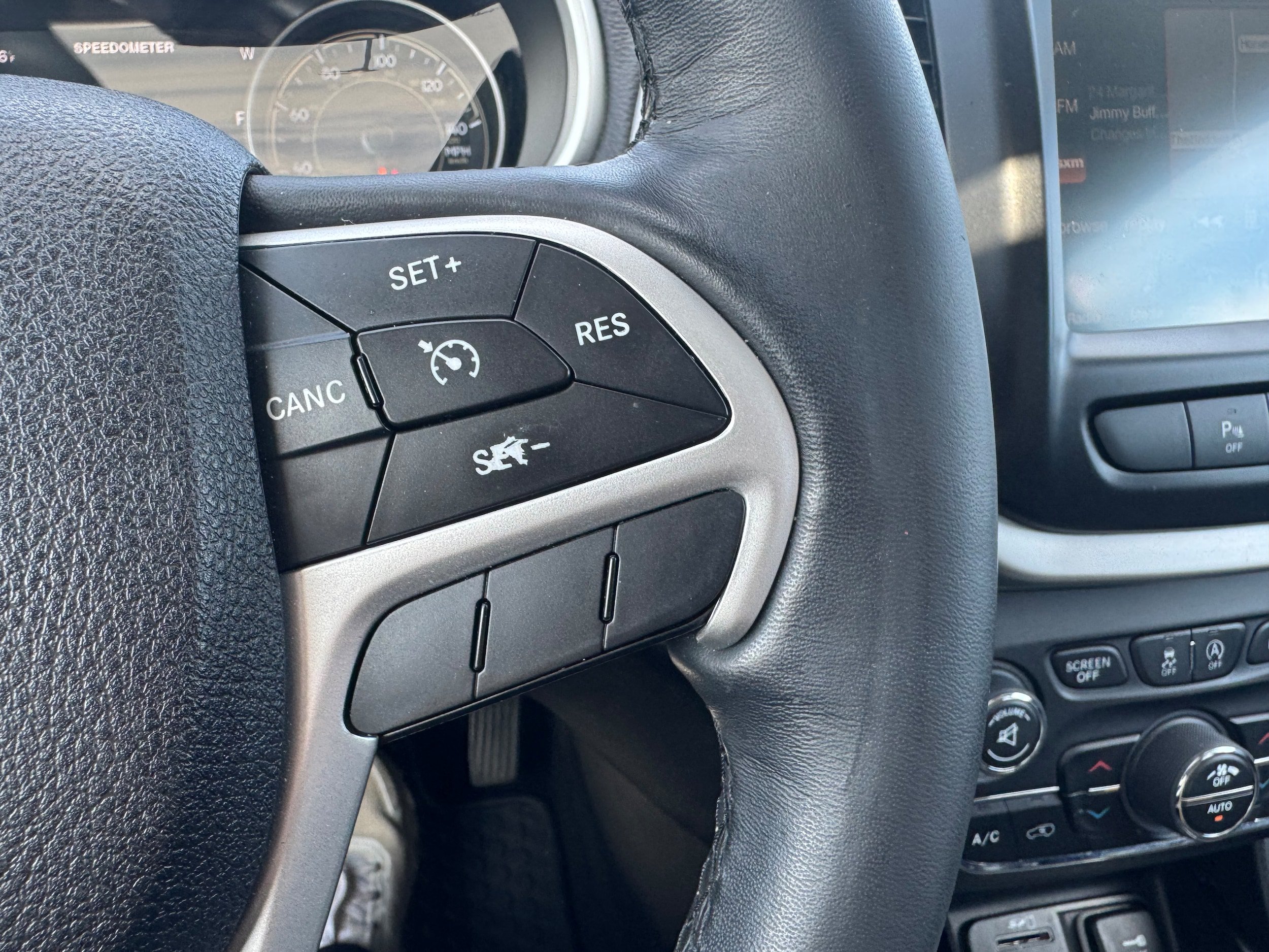 Used 2016 Jeep Cherokee Trailhawk w/ Comfort/Convenience Group AWD/4WD image 14