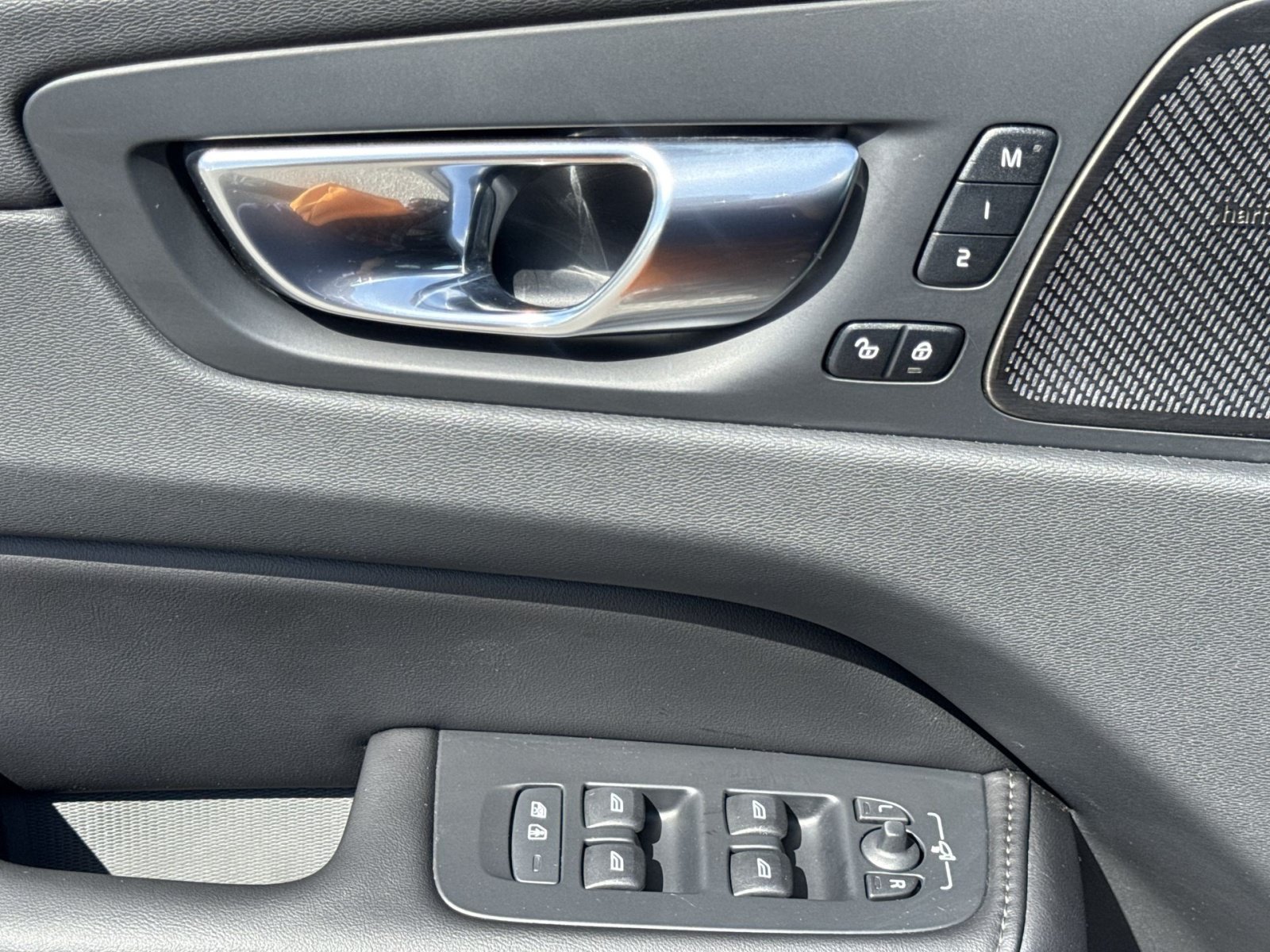 Certified 2023 Volvo XC60 B5 Ultimate w/ Climate Package AWD/4WD image 15
