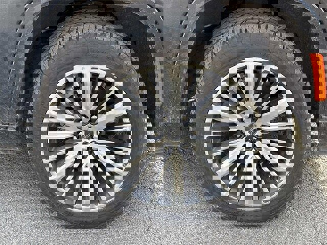 Used 2023 Jeep Grand Wagoneer L Series III image 9