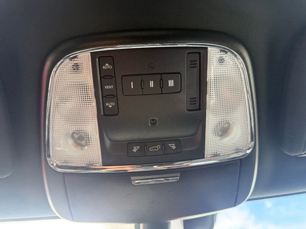Used 2018 Dodge Durango R/T w/ Blacktop Package image 10
