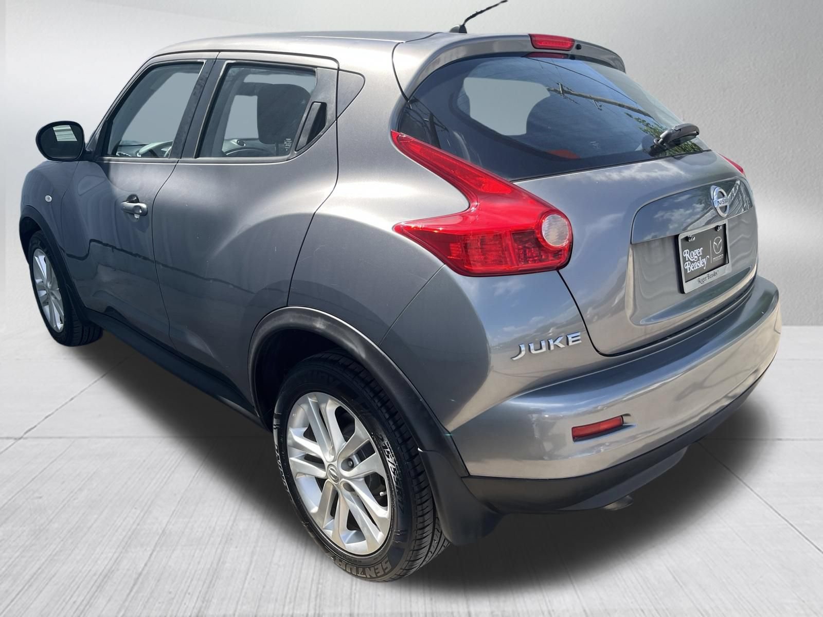 Used 2014 Nissan Juke S FWD image 6