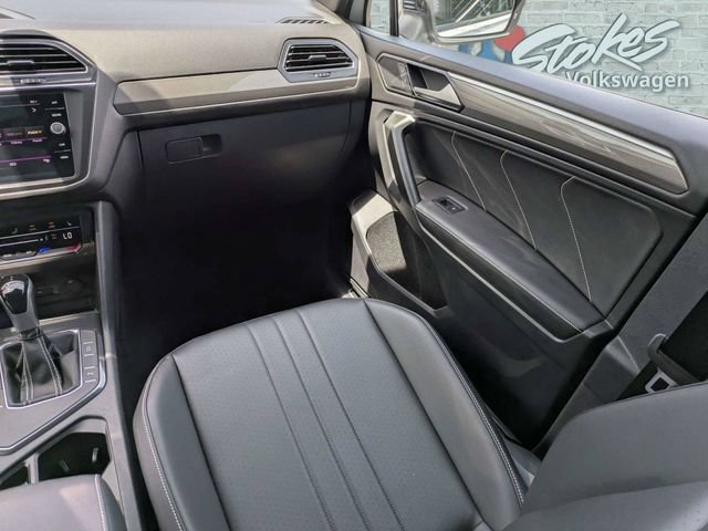 Certified 2023 Volkswagen Tiguan SE R-Line FWD image 18
