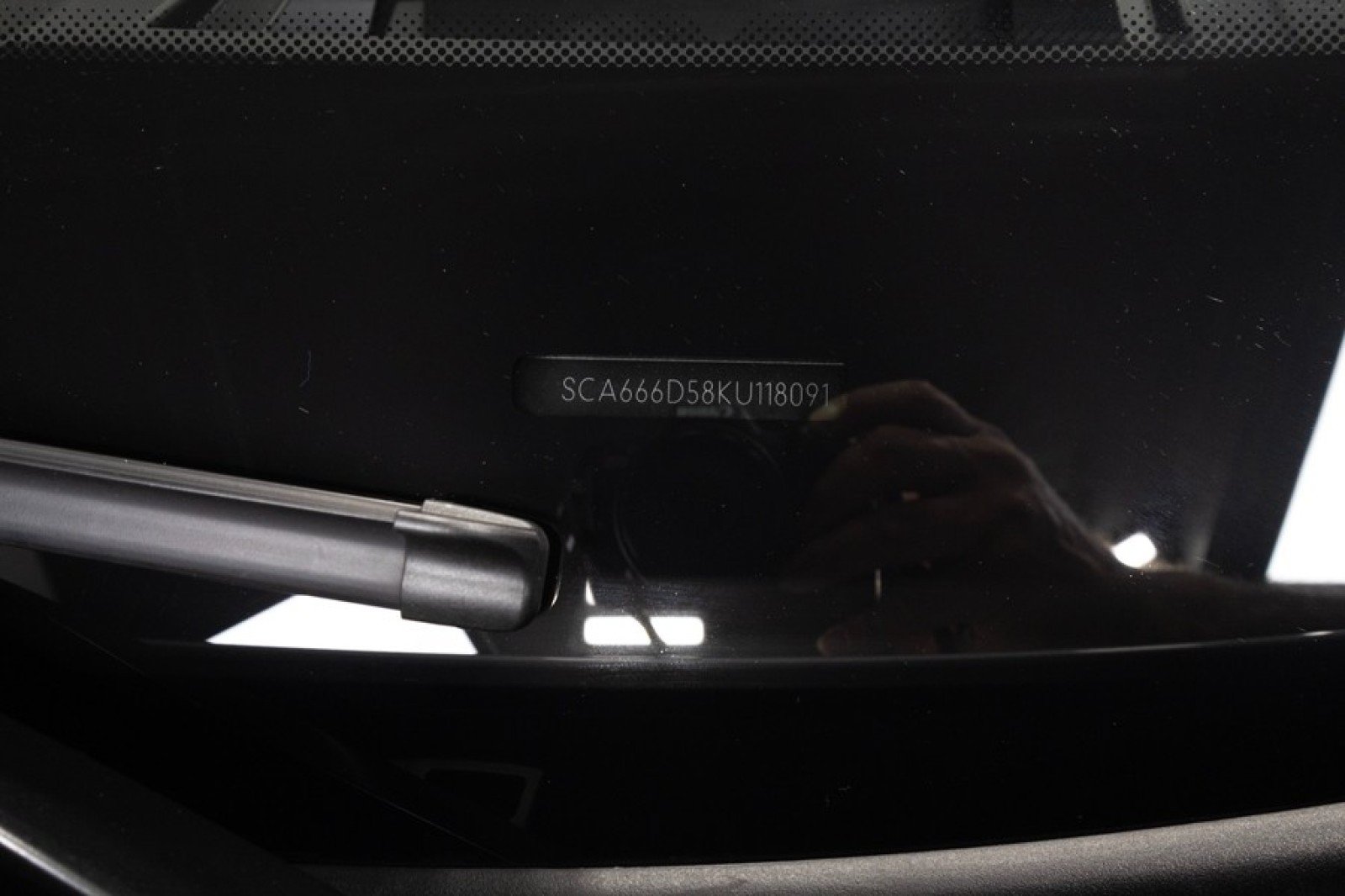 Used 2019 Rolls-Royce Dawn RWD image 76