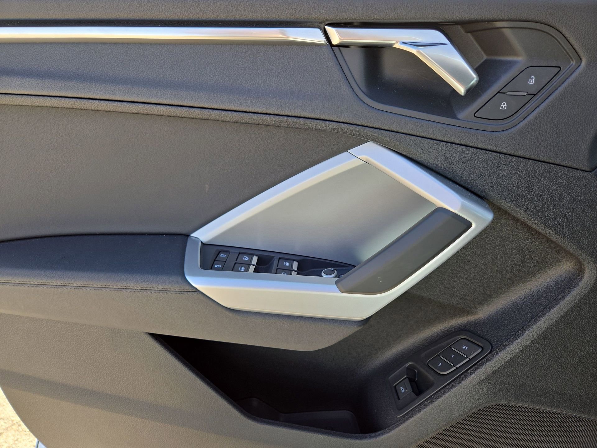 Certified 2025 Audi Q3 2.0T Premium w/ Convenience Package image 15