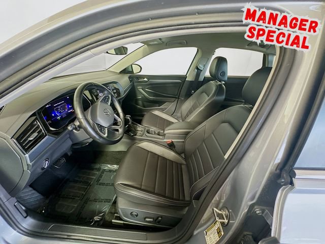 Used 2024 Volkswagen Jetta SE FWD image 12