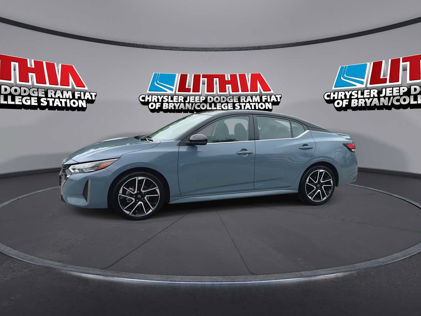 Used 2025 Nissan Sentra SR FWD image 4