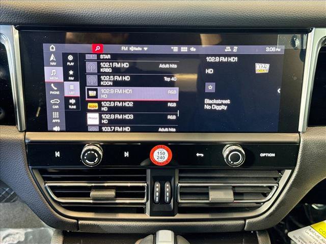 Certified 2026 Porsche Macan Turbo AWD/4WD image 15