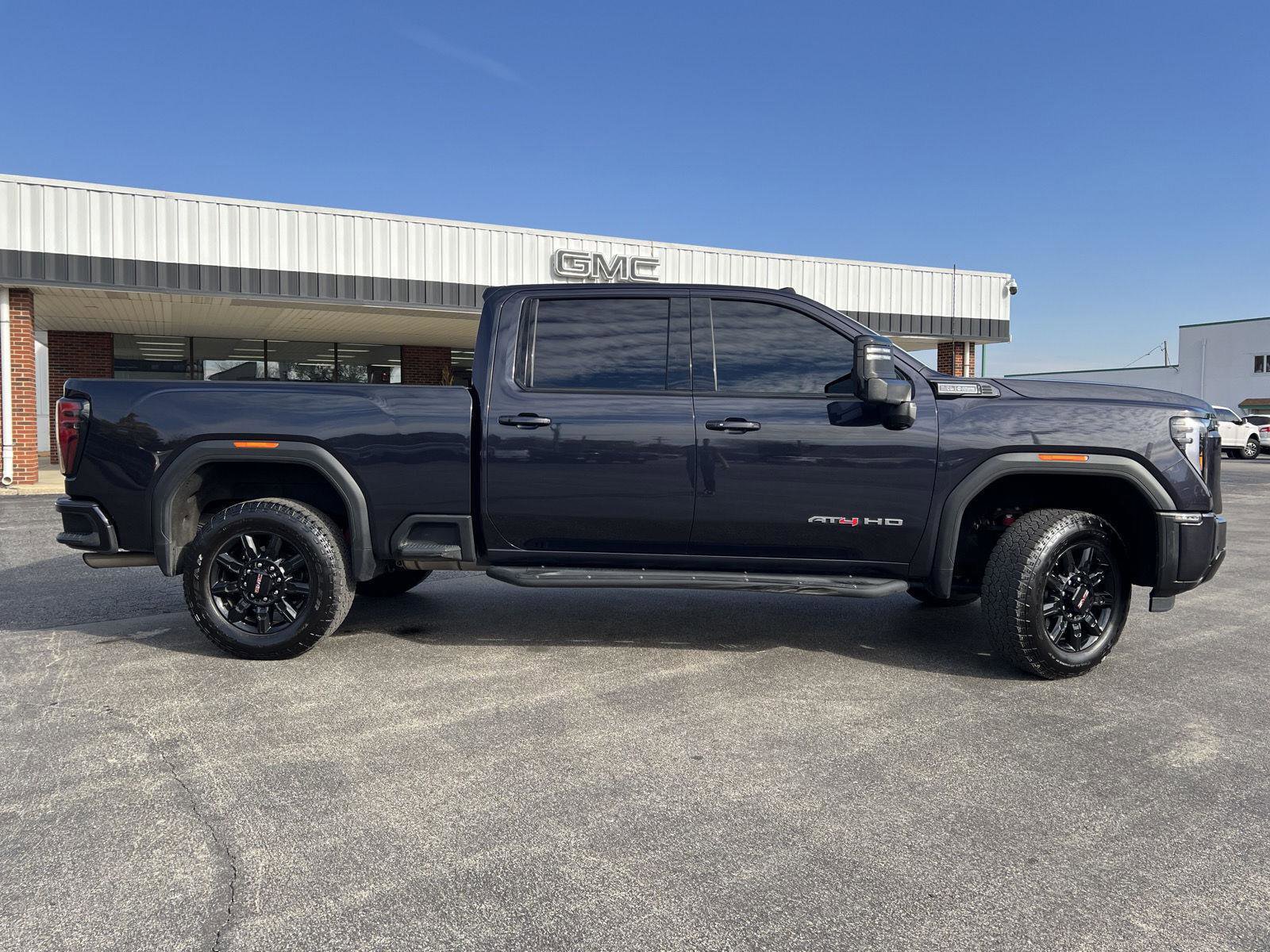 Used 2024 GMC Sierra 2500 AT4 w/ AT4 Preferred Package image 5