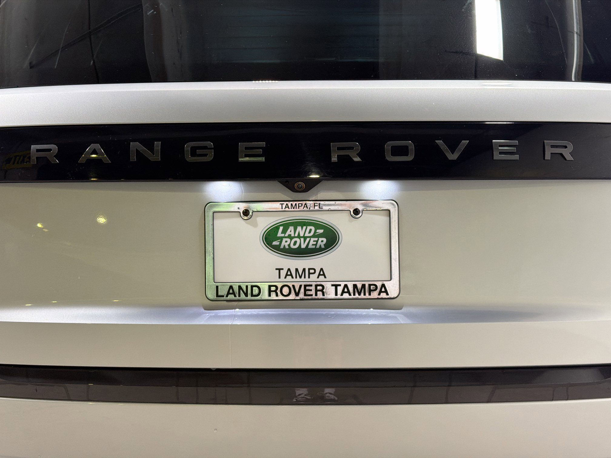 Certified 2025 Land Rover Range Rover SE AWD/4WD image 11