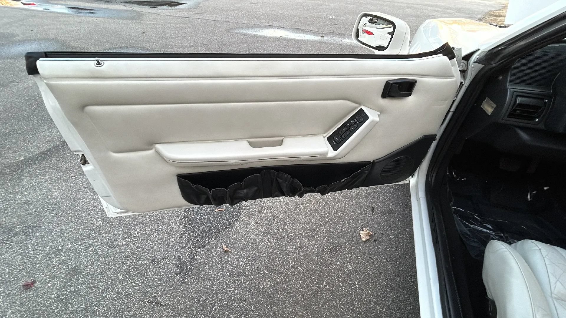 Used 1993 Ford Mustang LX RWD image 16