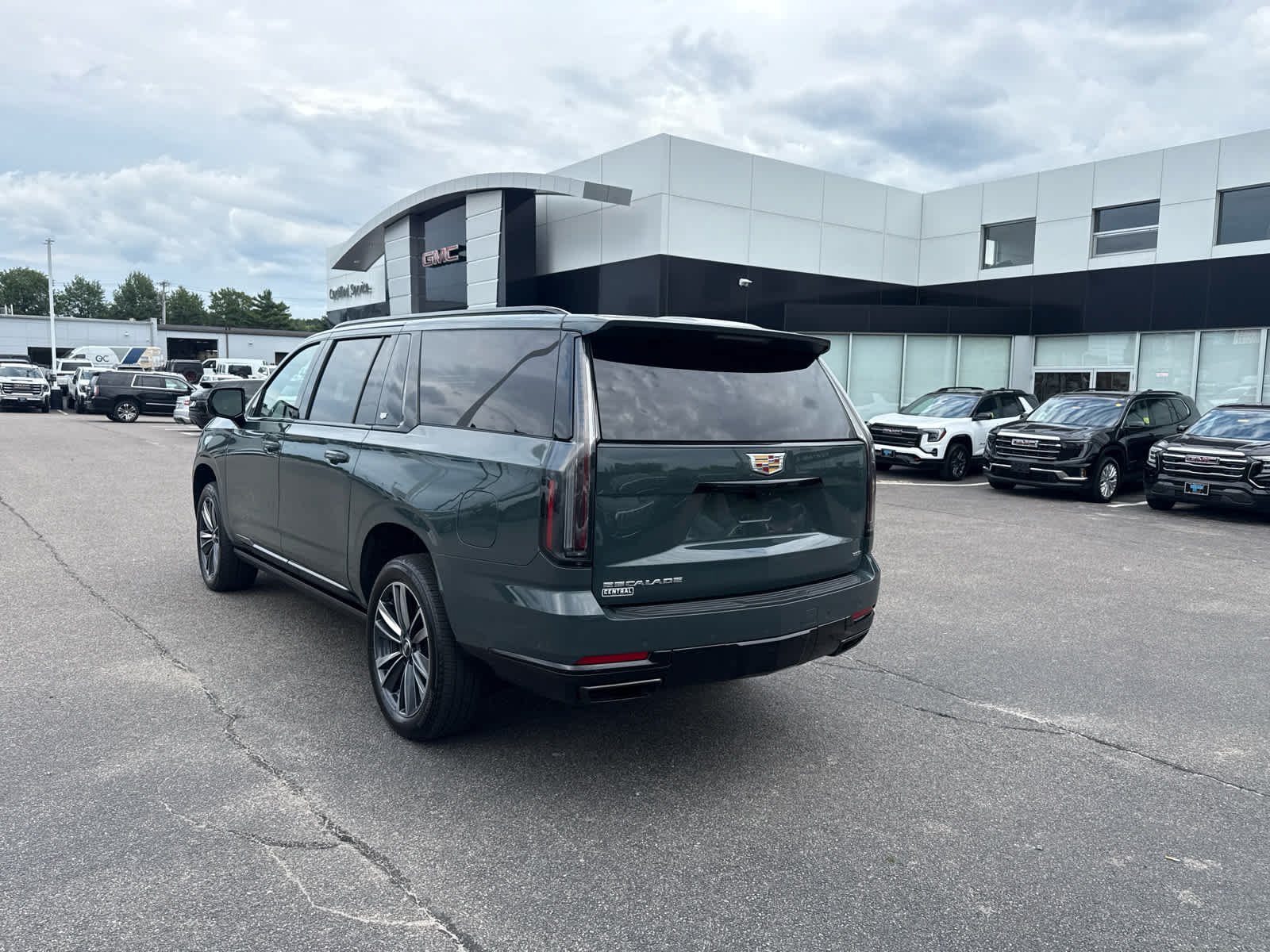 Used 2025 Cadillac Escalade ESV Sport w/ Touring Package AWD/4WD image 3