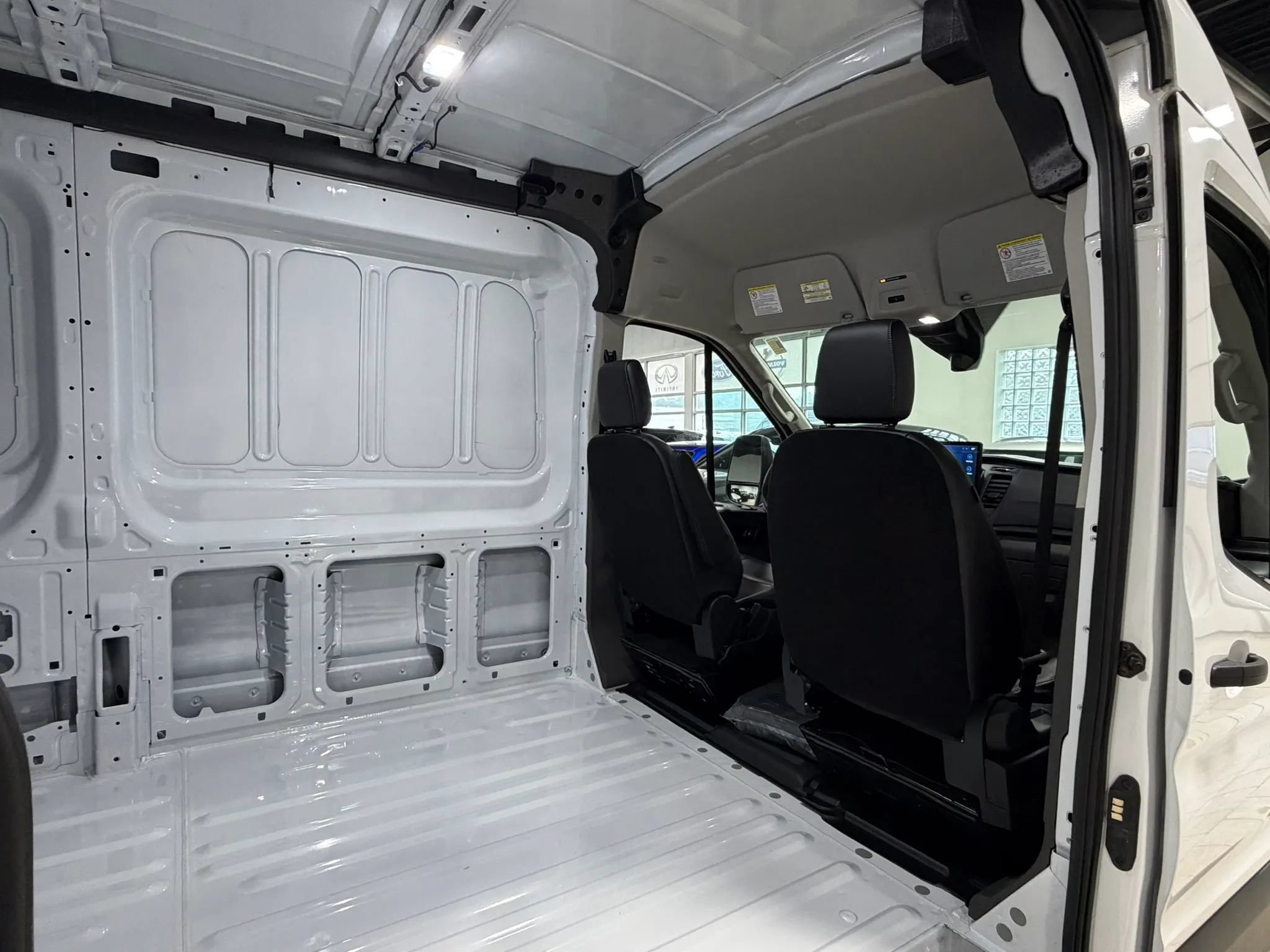 Used 2023 Ford E-Transit Medium Roof RWD image 22
