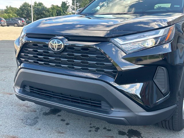 Used 2025 Toyota RAV4 XLE AWD/4WD image 9