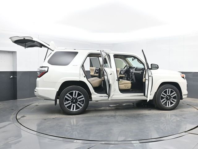 Used 2018 Toyota 4Runner Limited AWD/4WD image 51