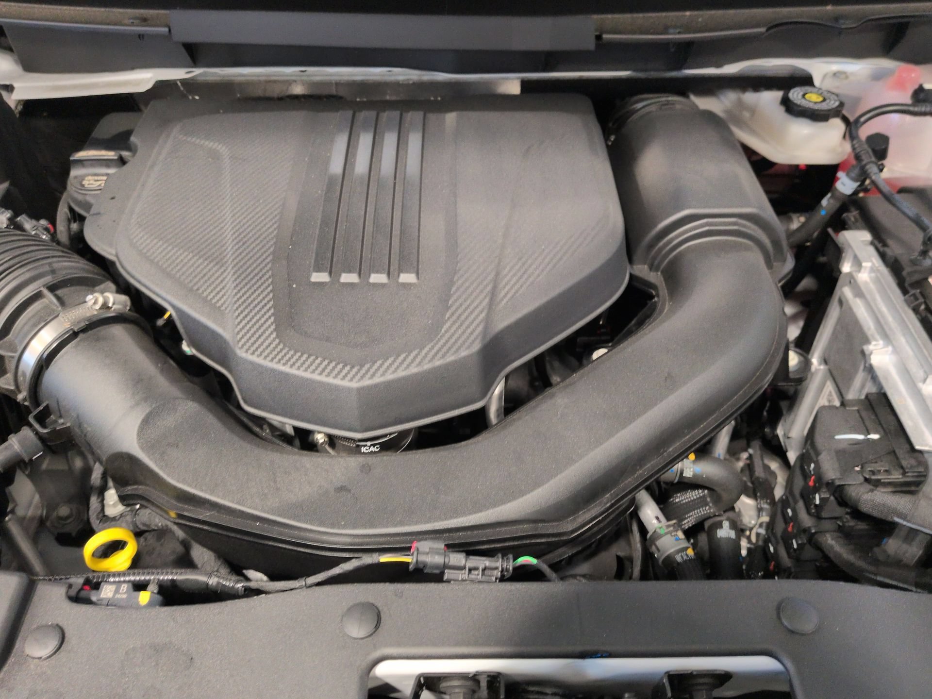 Certified 2025 GMC Acadia AT4 w/ Luxury Package AWD/4WD image 31