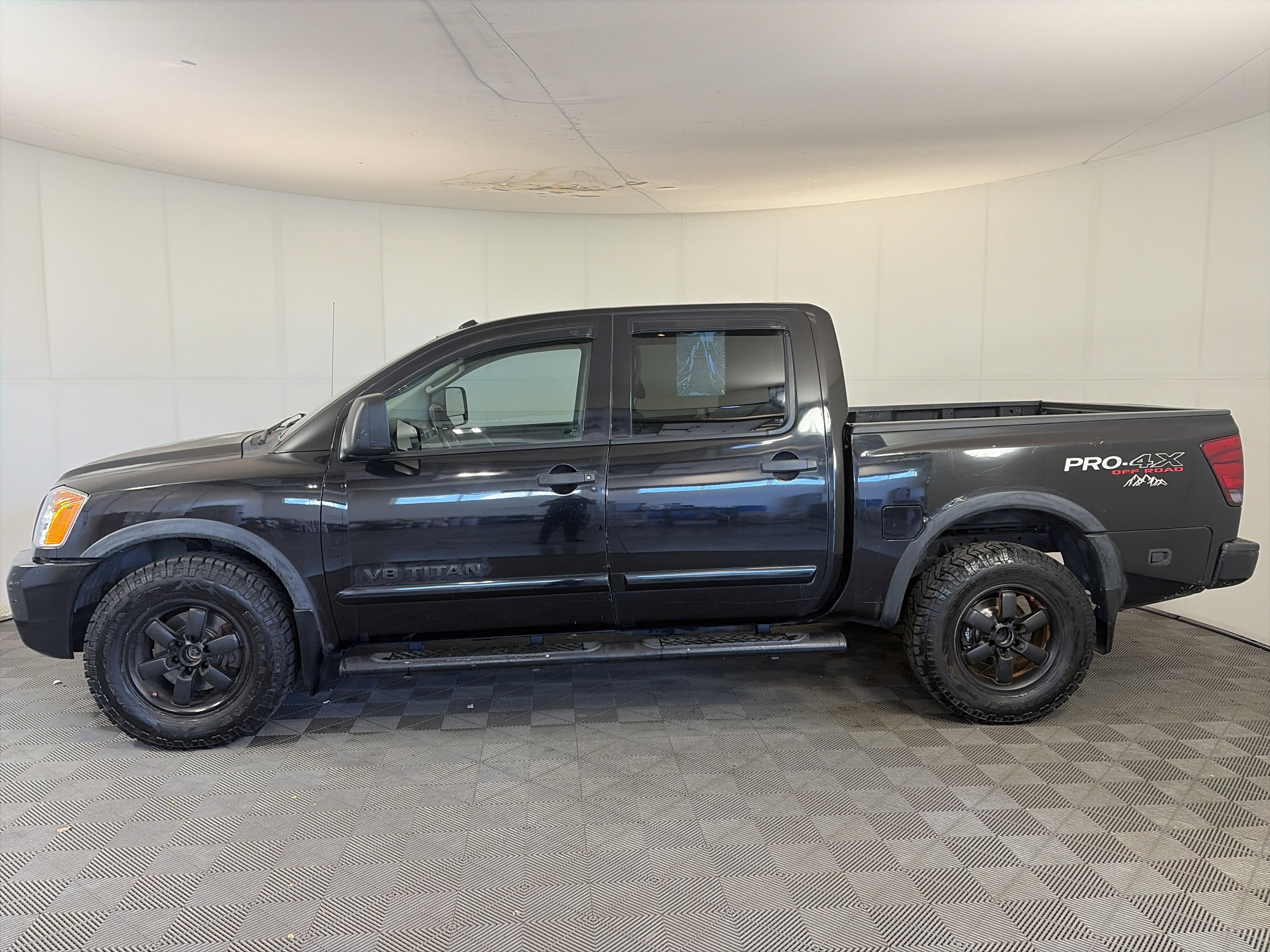 Used 2010 Nissan Titan PRO-4X w/ Pro-4x Leather Pkg image 8