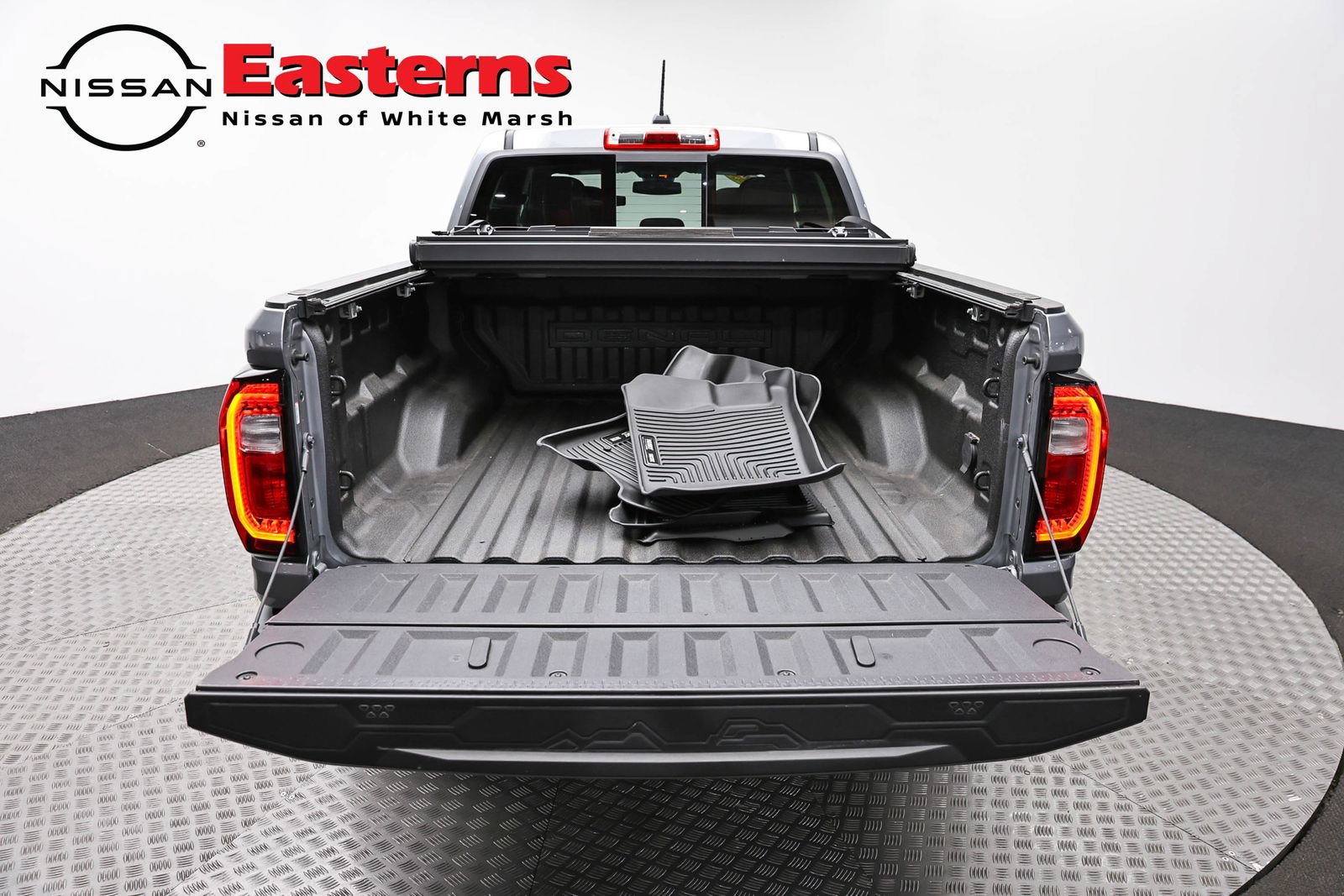 Used 2024 GMC Canyon Denali AWD/4WD image 9