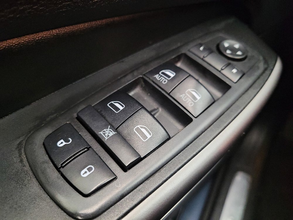 Used 2019 Jeep Cherokee Limited image 27