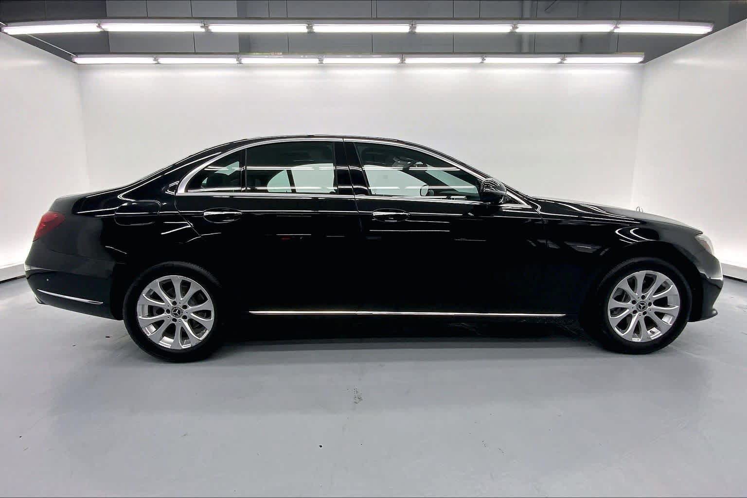 Used 2019 Mercedes-Benz E 300 4MATIC image 5