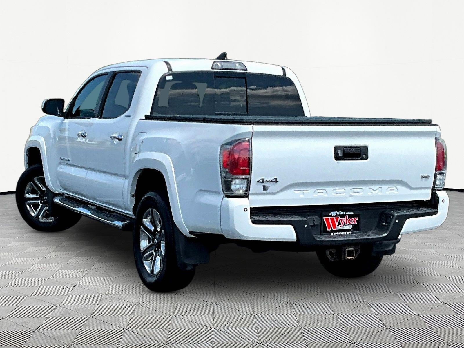 Used 2017 Toyota Tacoma Limited w/ Tow Package AWD/4WD image 4